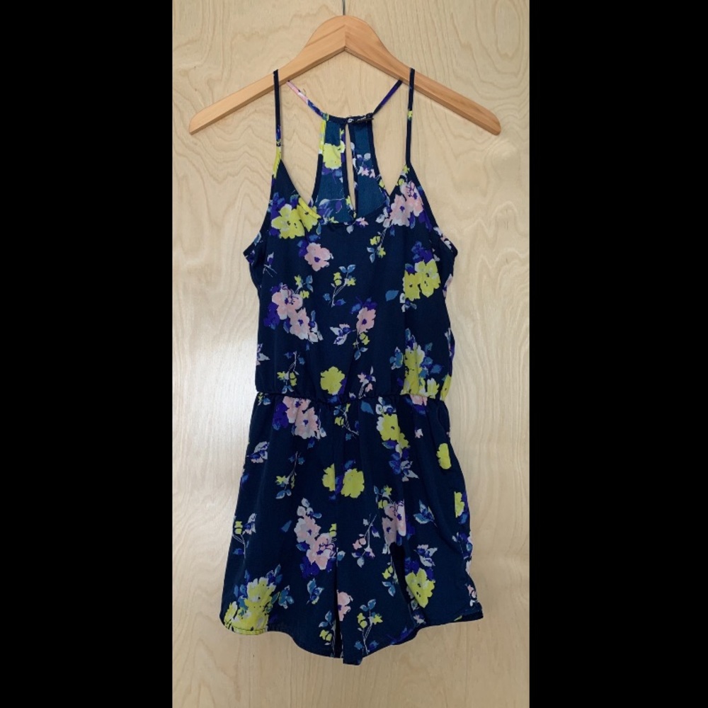 3/$15 Floral romper sz XS